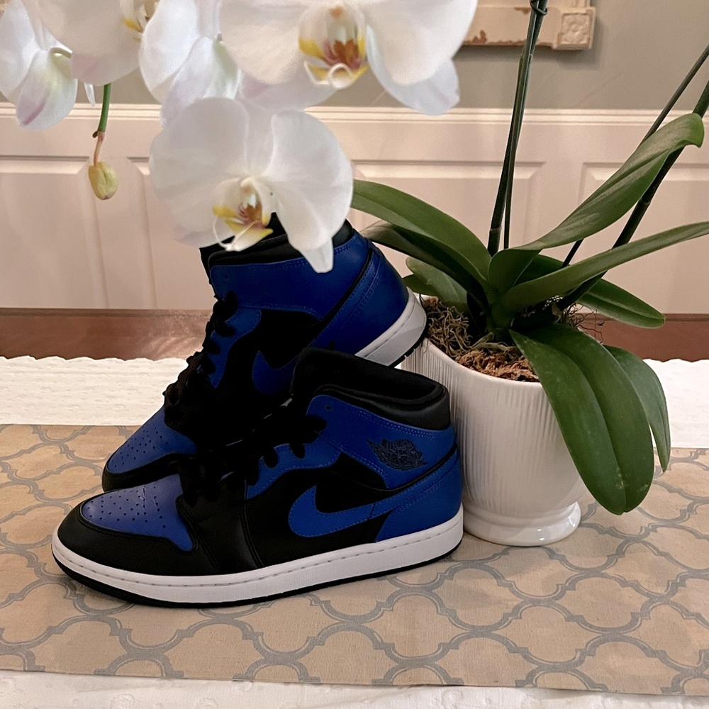 Jordan 1 mid Hyper Royal